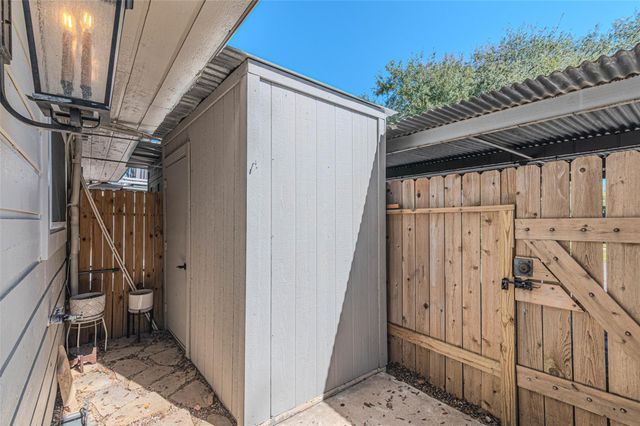 10010 Knoboak Drive 33, Houston, TX 77080