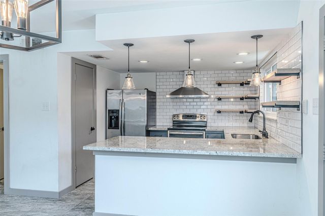 10010 Knoboak Drive 33, Houston, TX 77080