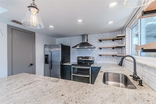 10010 Knoboak Drive 33, Houston, TX 77080