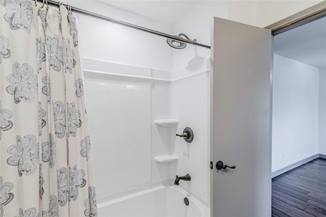 10010 Knoboak Drive 33, Houston, TX 77080