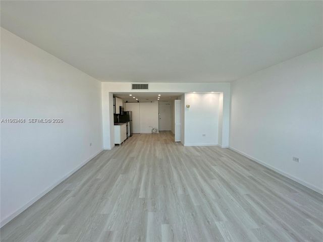 801 Brickell Bay Dr 2069, Miami, FL 33131