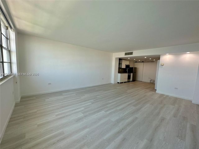 801 Brickell Bay Dr 2069, Miami, FL 33131