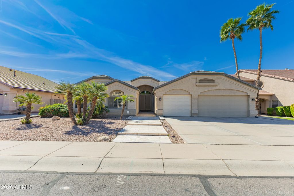 Image 1 of property listing at 891 E GAIL Drive, Gilbert, AZ 85296