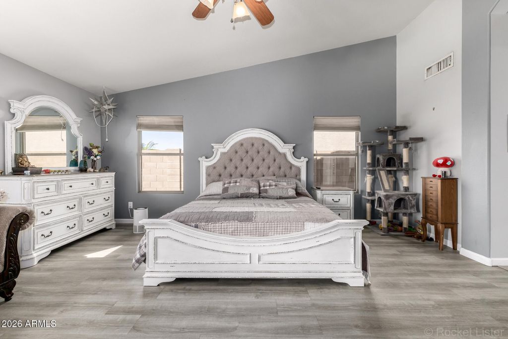 Image 18 of property listing at 891 E GAIL Drive, Gilbert, AZ 85296