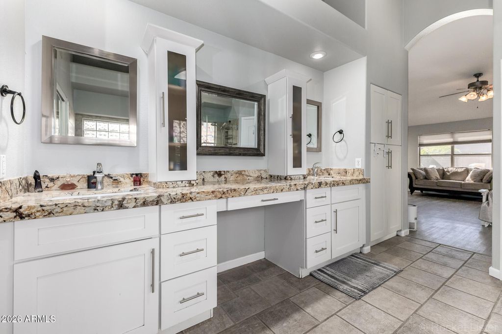 Image 22 of property listing at 891 E GAIL Drive, Gilbert, AZ 85296