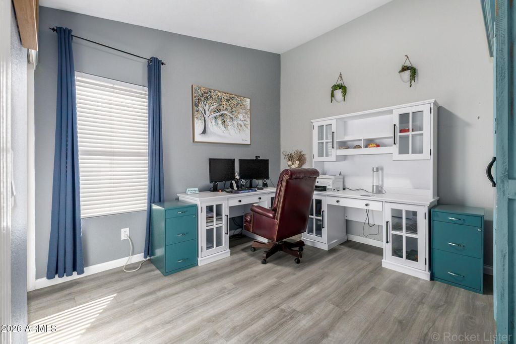 Image 23 of property listing at 891 E GAIL Drive, Gilbert, AZ 85296