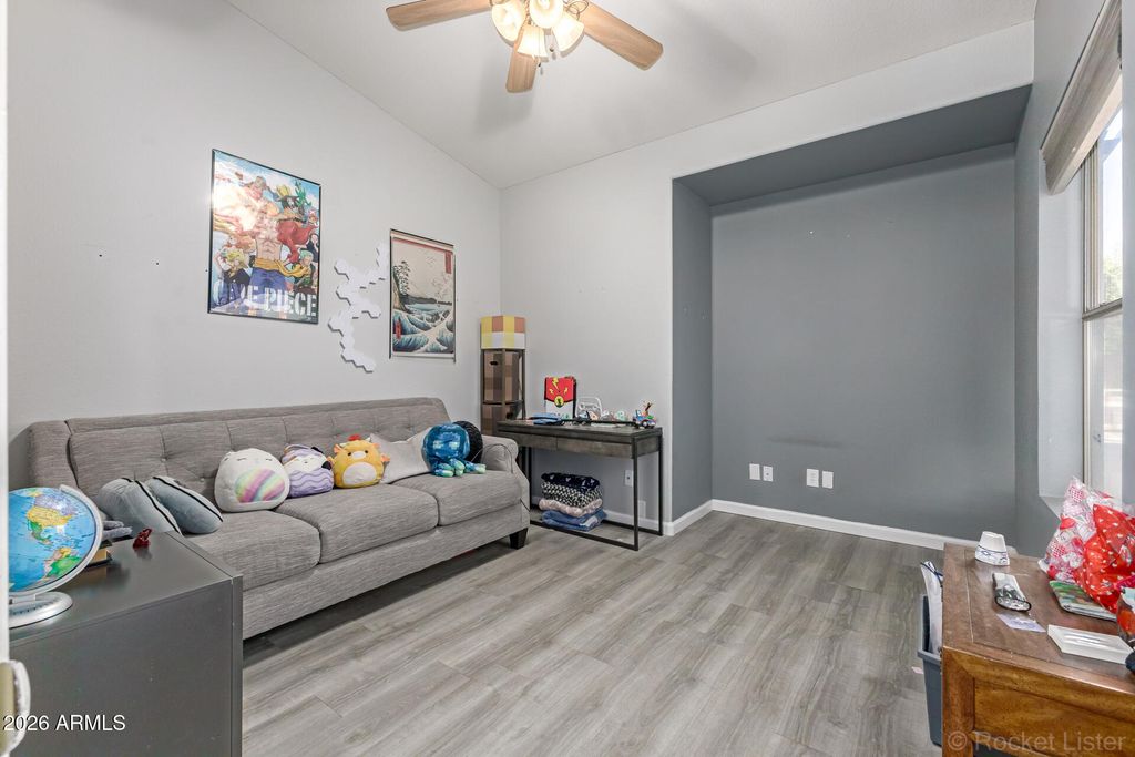 Image 32 of property listing at 891 E GAIL Drive, Gilbert, AZ 85296