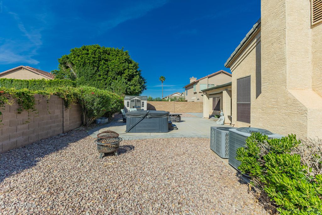 Image 36 of property listing at 891 E GAIL Drive, Gilbert, AZ 85296