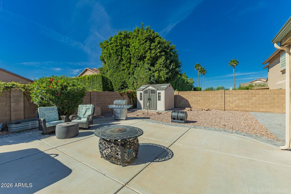 Image 39 of property listing at 891 E GAIL Drive, Gilbert, AZ 85296