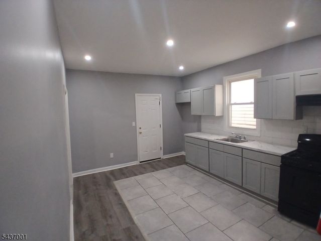 118 Seymour Ave, Newark City, NJ 07108