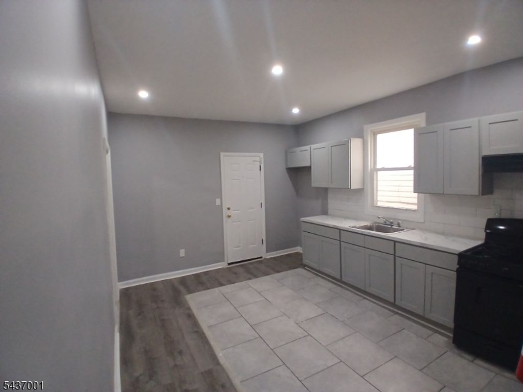 118 Seymour Ave, Newark City, NJ 07108 — photo 4