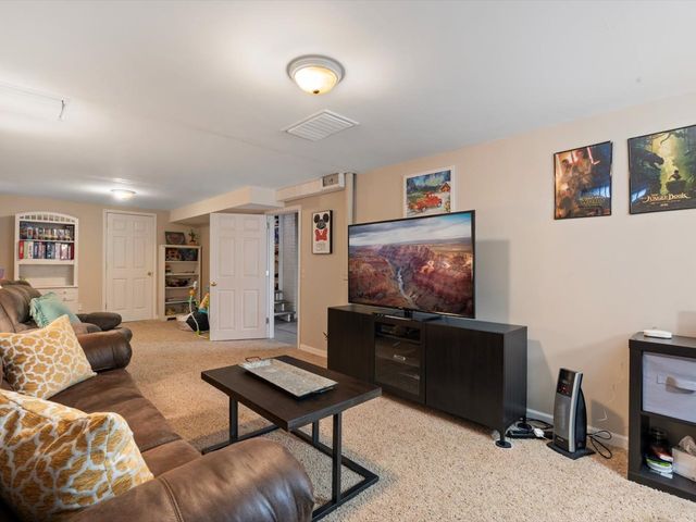 2304 Elm Street, Davenport, IA 52803