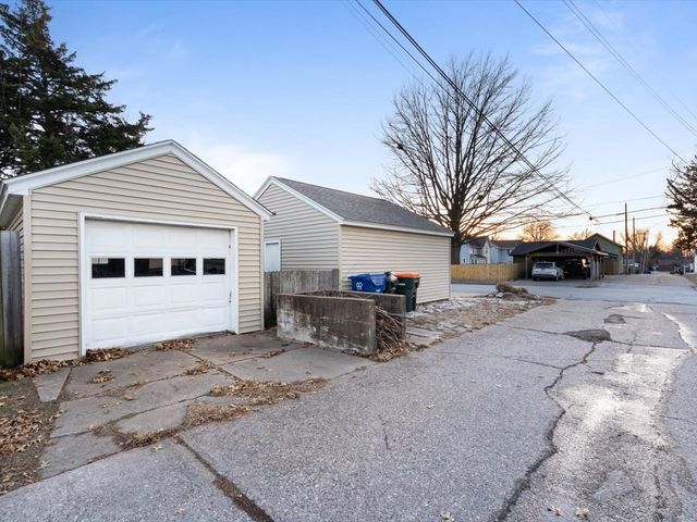 2304 Elm Street, Davenport, IA 52803