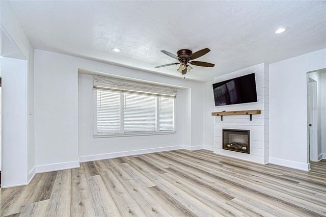 1013 W BERRY AVENUE, Tampa, FL 33603