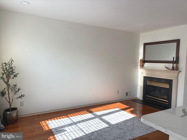 18 SHAWNEE TRL, Burlington, NJ 08016