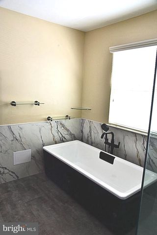 18 SHAWNEE TRL, Burlington, NJ 08016