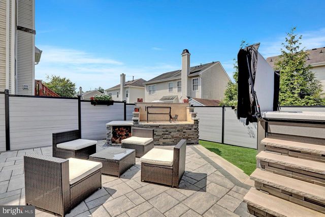 18 SHAWNEE TRL, Burlington, NJ 08016