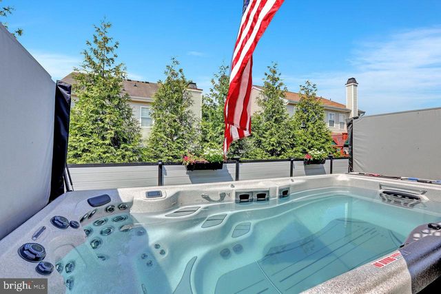 18 SHAWNEE TRL, Burlington, NJ 08016