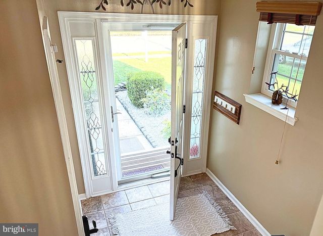 18 SHAWNEE TRL, Burlington, NJ 08016