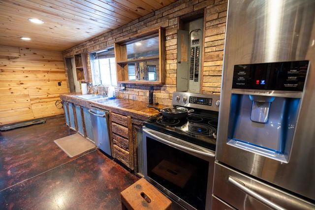 570 SE PP Highway, Leeton, MO 64761