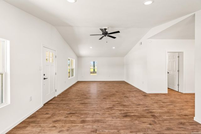 910 Carson Bridge, Lonoke, AR 72086