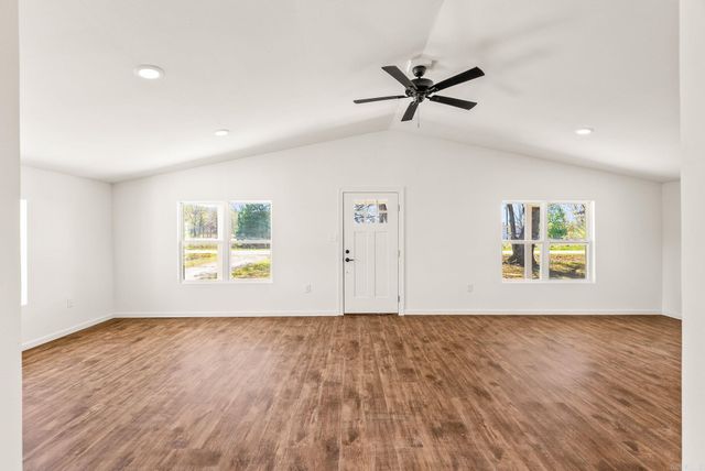 910 Carson Bridge, Lonoke, AR 72086