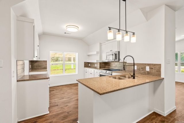 910 Carson Bridge, Lonoke, AR 72086