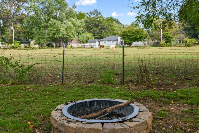680 E Trakel Place, Springfield, MO 65810