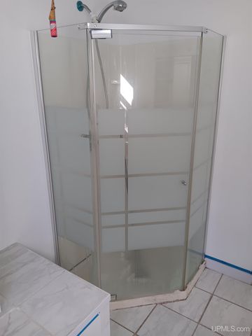 911 S 4th Avenue, Escanaba, MI 49829