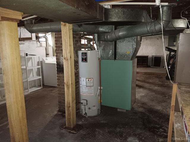 911 S 4th Avenue, Escanaba, MI 49829