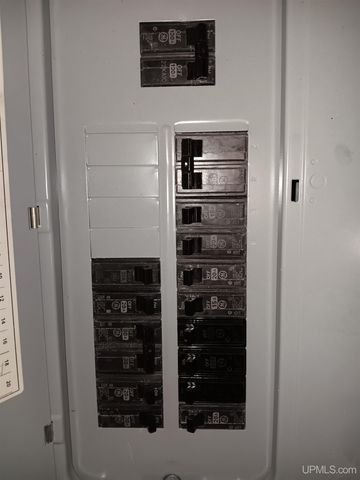 911 S 4th Avenue, Escanaba, MI 49829