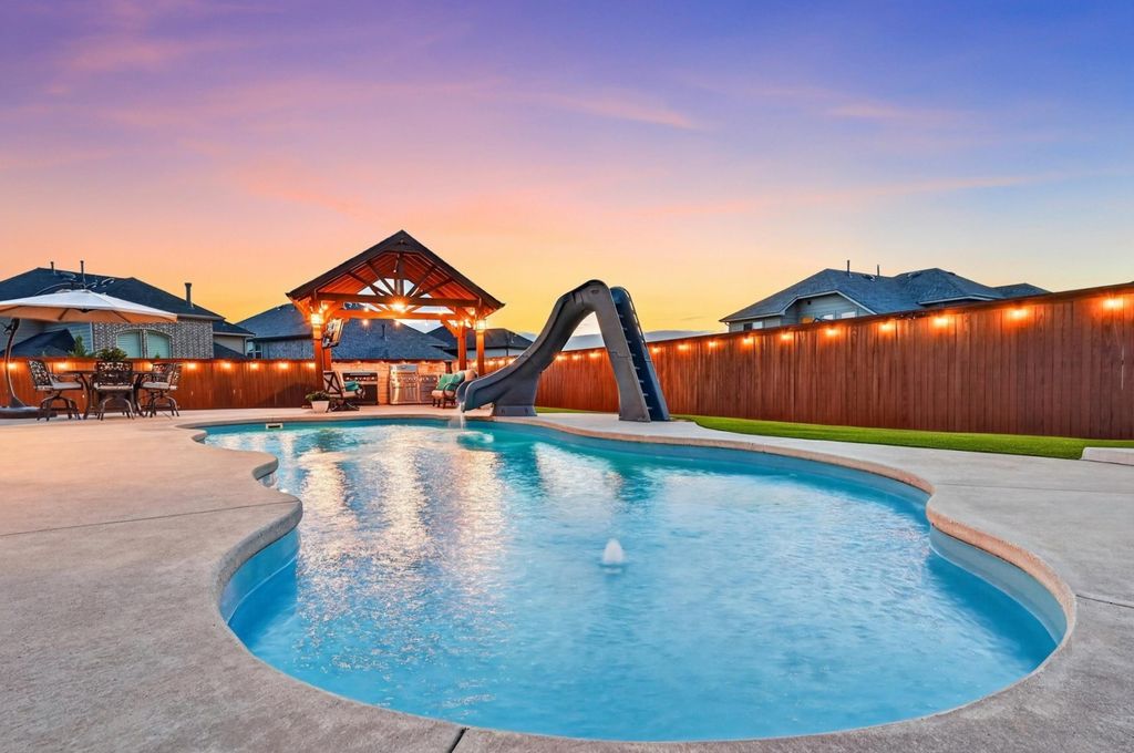1812 Briscoe Drive, Lantana, TX 76226 — exterior