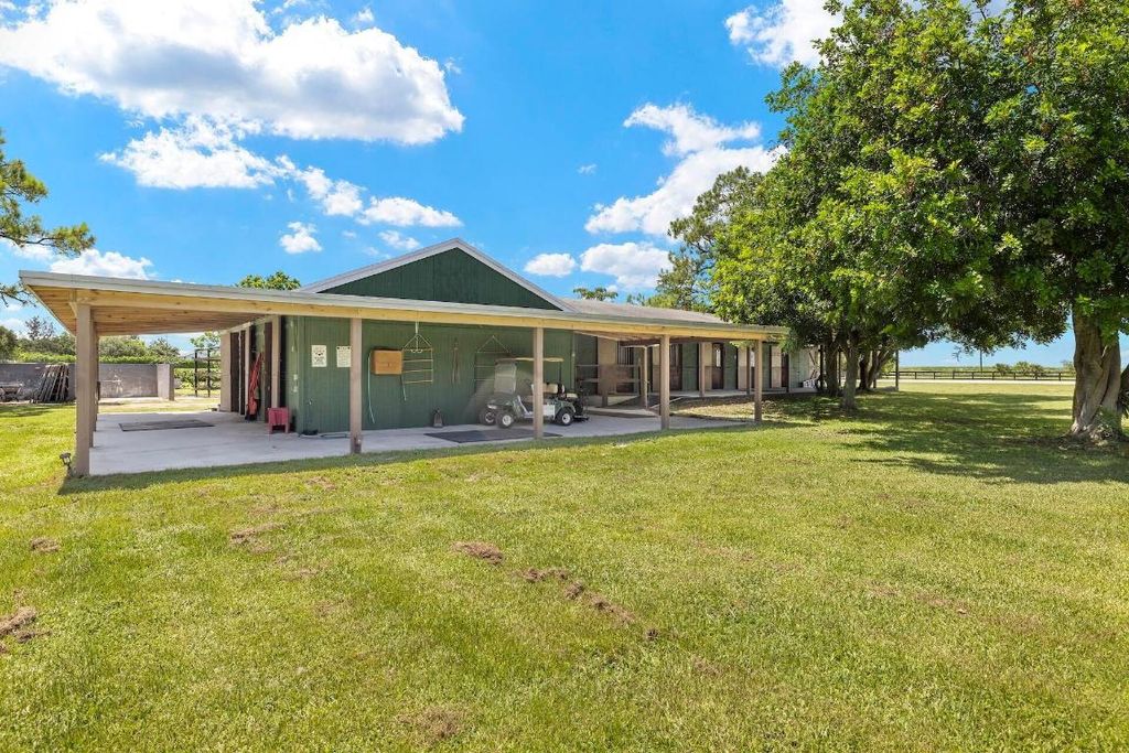 Image 10 of property listing at 16031 Rustic Road, Wellington, FL 33470