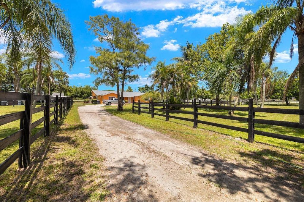 Image 11 of property listing at 16031 Rustic Road, Wellington, FL 33470