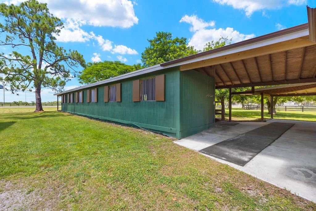 Image 4 of property listing at 16031 Rustic Road, Wellington, FL 33470