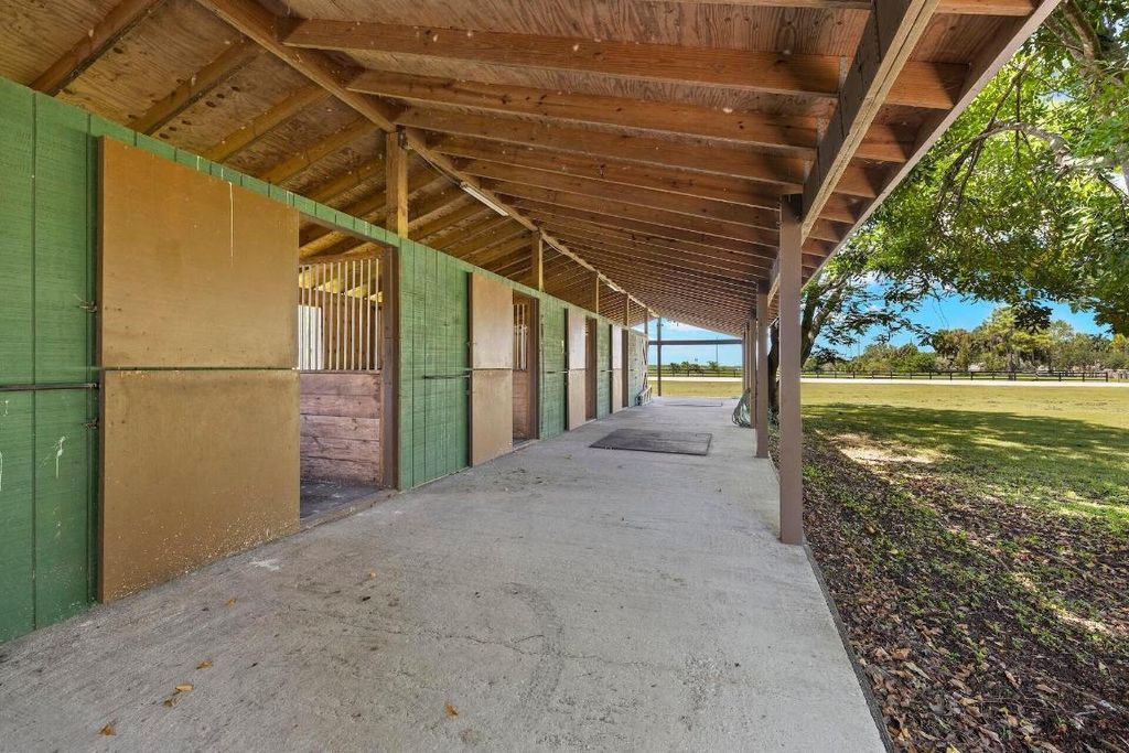 Image 5 of property listing at 16031 Rustic Road, Wellington, FL 33470