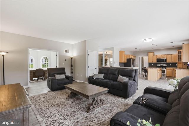 1730 CANDLE LN, York, PA 17404