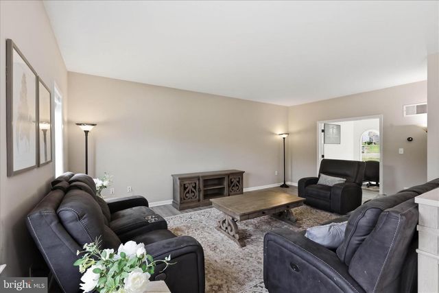 1730 CANDLE LN, York, PA 17404