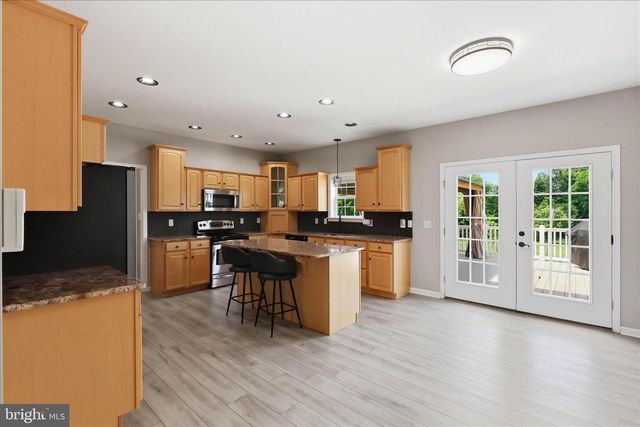 1730 CANDLE LN, York, PA 17404