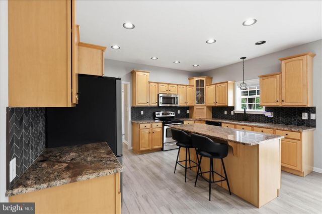 1730 CANDLE LN, York, PA 17404