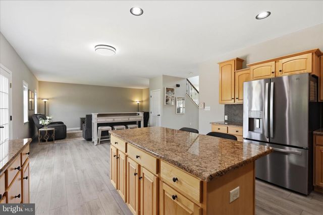 1730 CANDLE LN, York, PA 17404