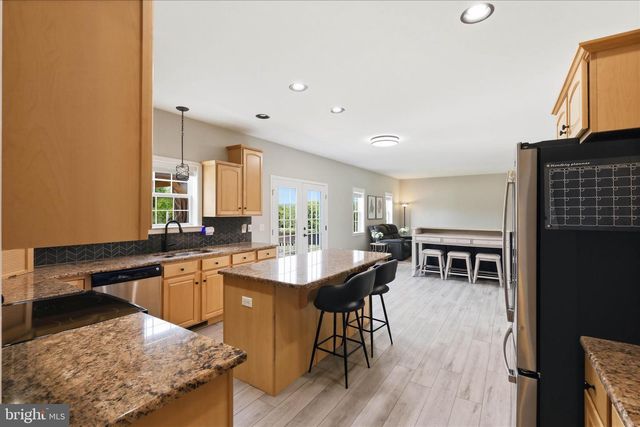 1730 CANDLE LN, York, PA 17404
