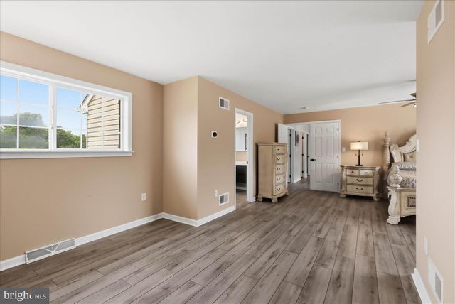 1730 CANDLE LN, York, PA 17404