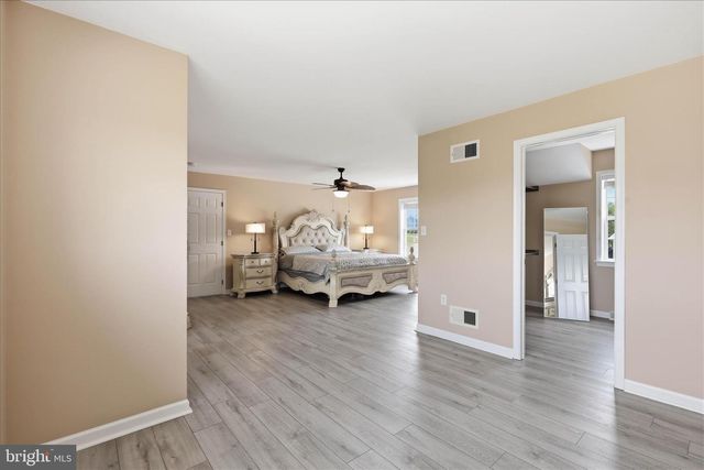 1730 CANDLE LN, York, PA 17404
