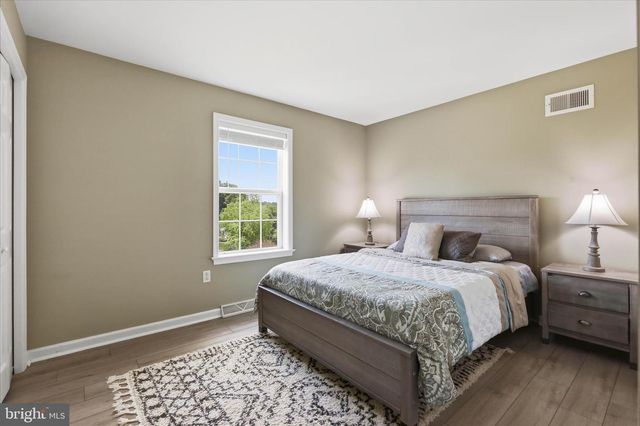 1730 CANDLE LN, York, PA 17404