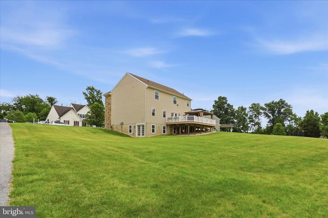 1730 CANDLE LN, York, PA 17404