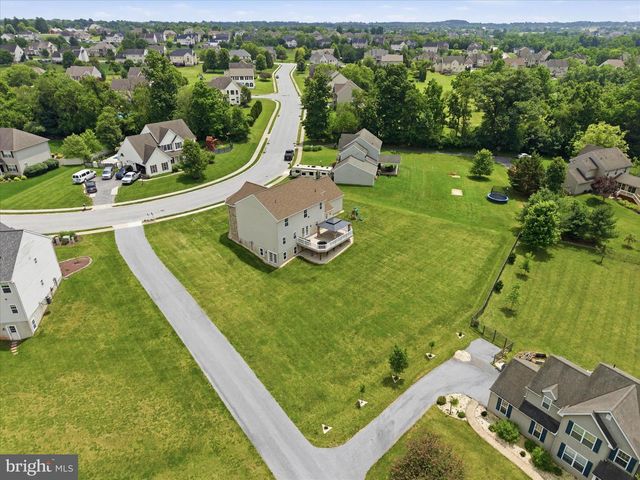 1730 CANDLE LN, York, PA 17404
