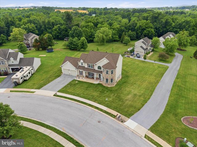 1730 CANDLE LN, York, PA 17404