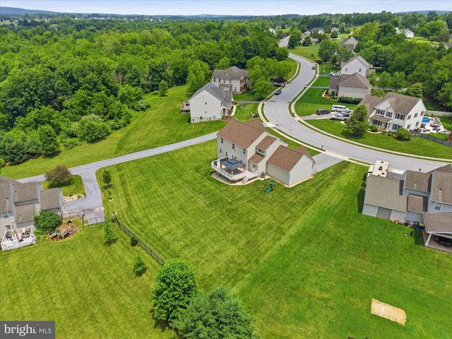 1730 CANDLE LN, York, PA 17404