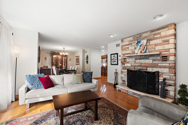 9542 Parkside Avenue, Oak Lawn, IL 60453